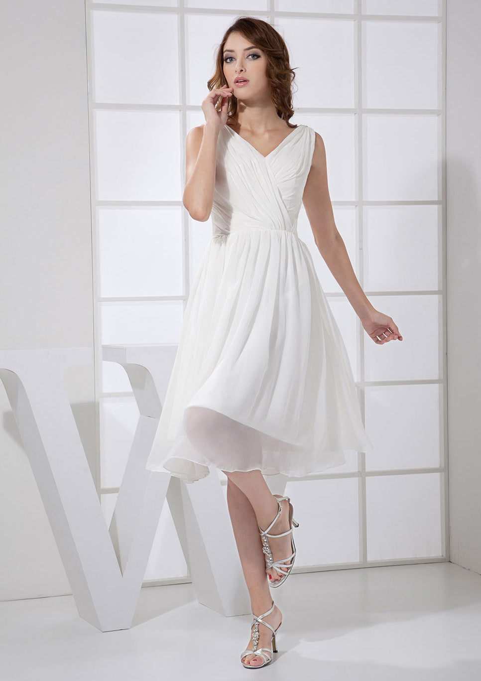 A-line V-neck Knee-length White Chiffon Short Homecoming Dresses