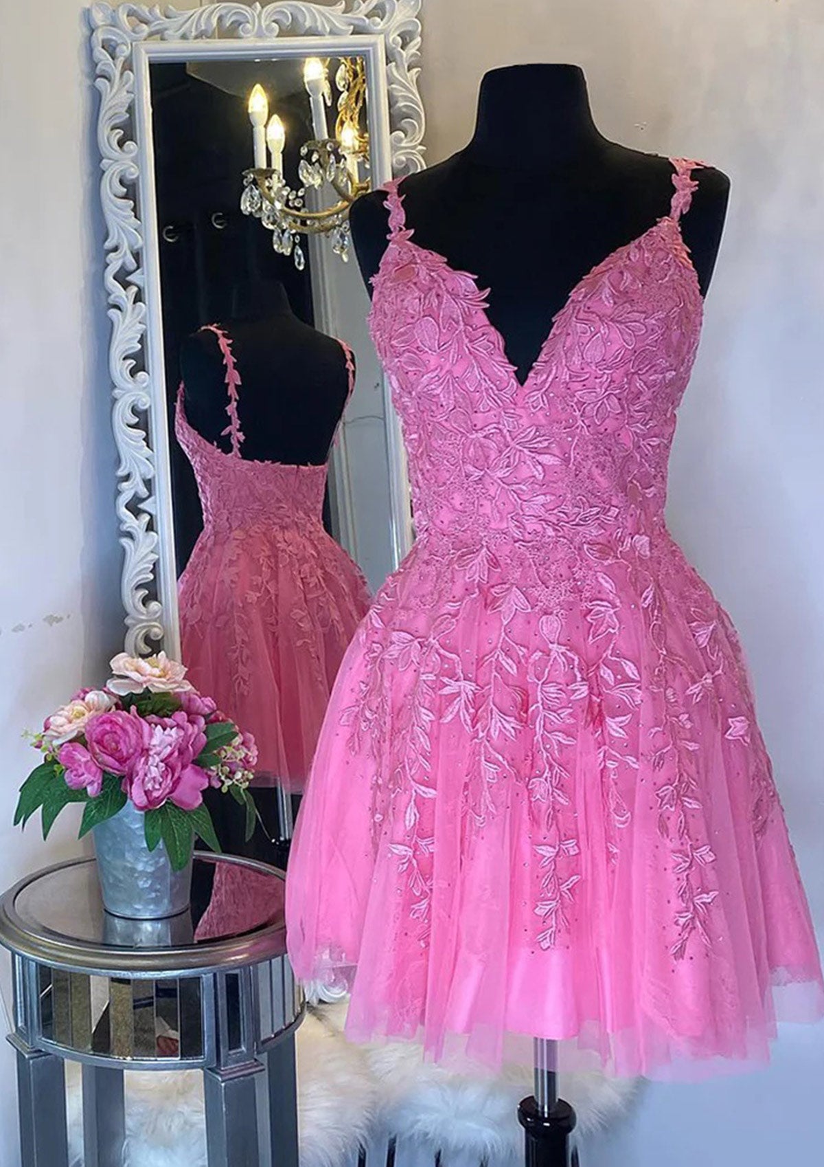 A-line V Neck Sleeveless Short/Mini Tulle Homecoming Dress with Appliqued Beading