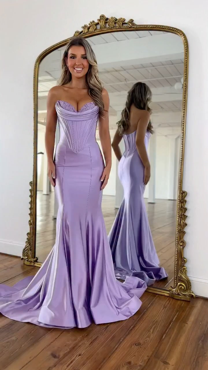 Elegant Mermaid Sweetheart Satin Corset Long Prom Dress With Appliques