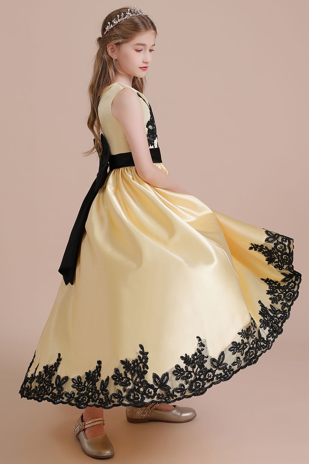 A-Line Chic Bow Appliques Satin Flower Girl Dress