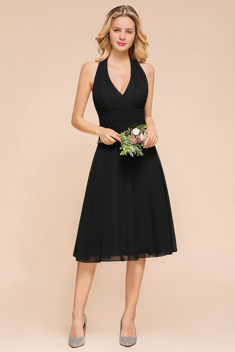 Affordable Halter V-Neck Black Short Bridesmaid dresses