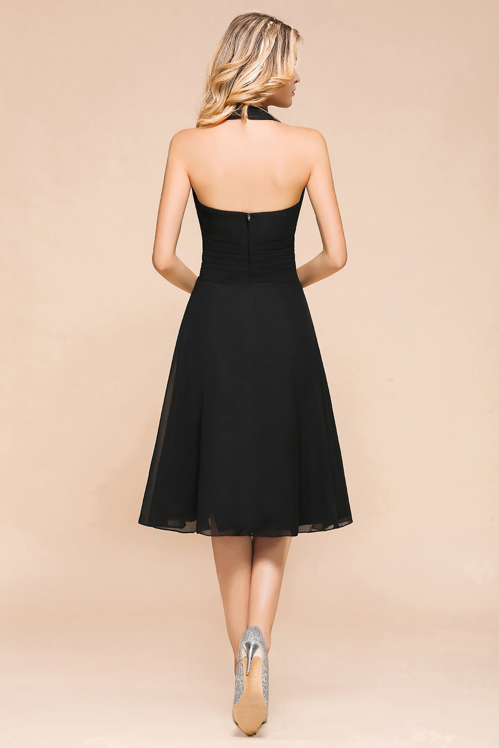 Affordable Halter V-Neck Black Short Bridesmaid dresses