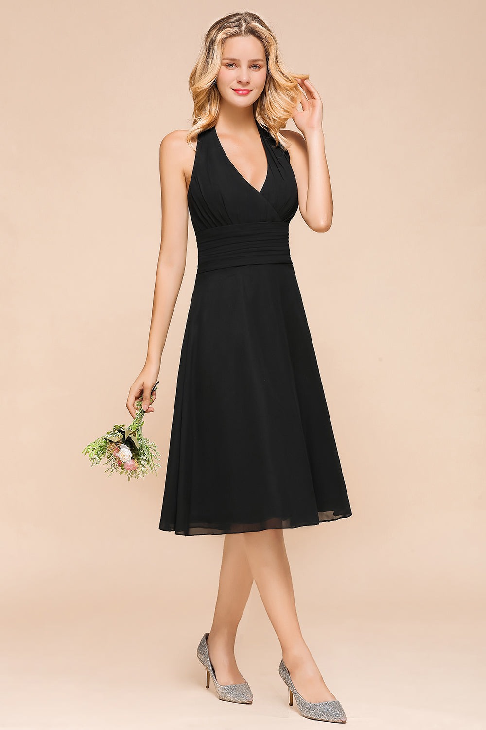 Affordable Halter V-Neck Black Short Bridesmaid dresses