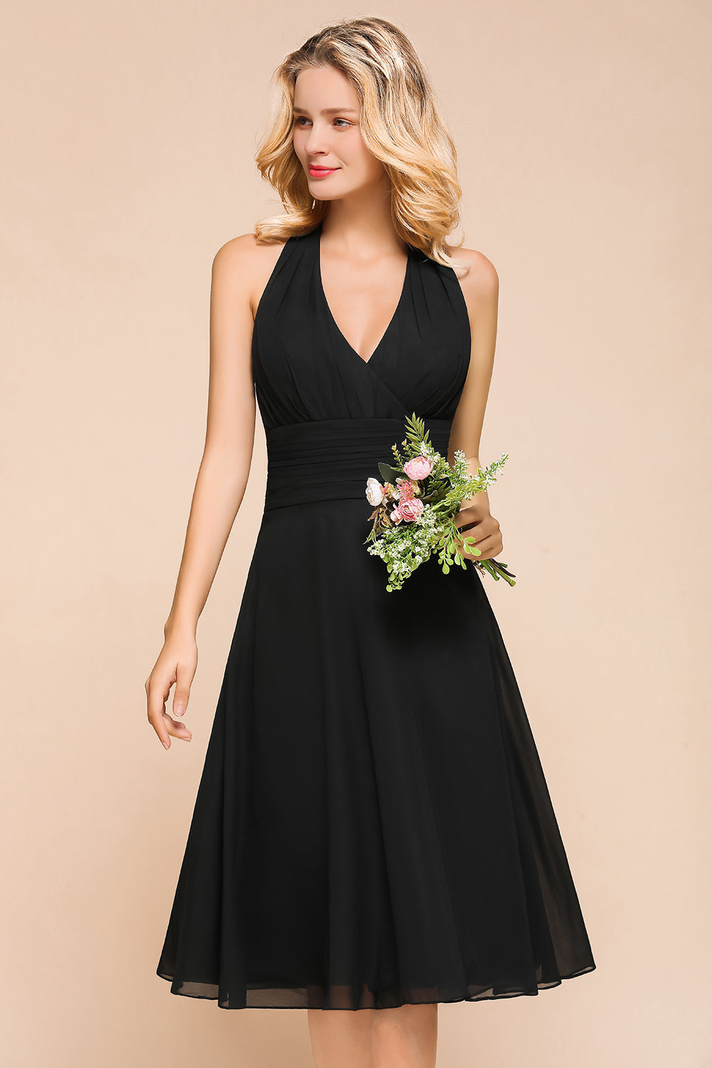 Affordable Halter V-Neck Black Short Bridesmaid dresses