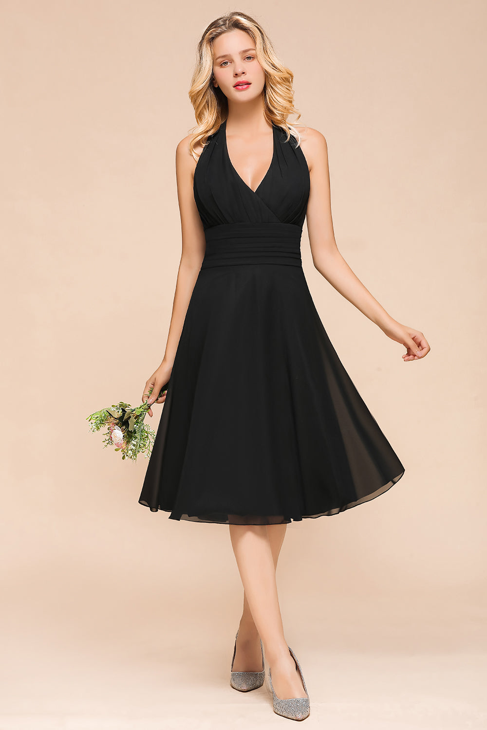 Affordable Halter V-Neck Black Short Bridesmaid dresses