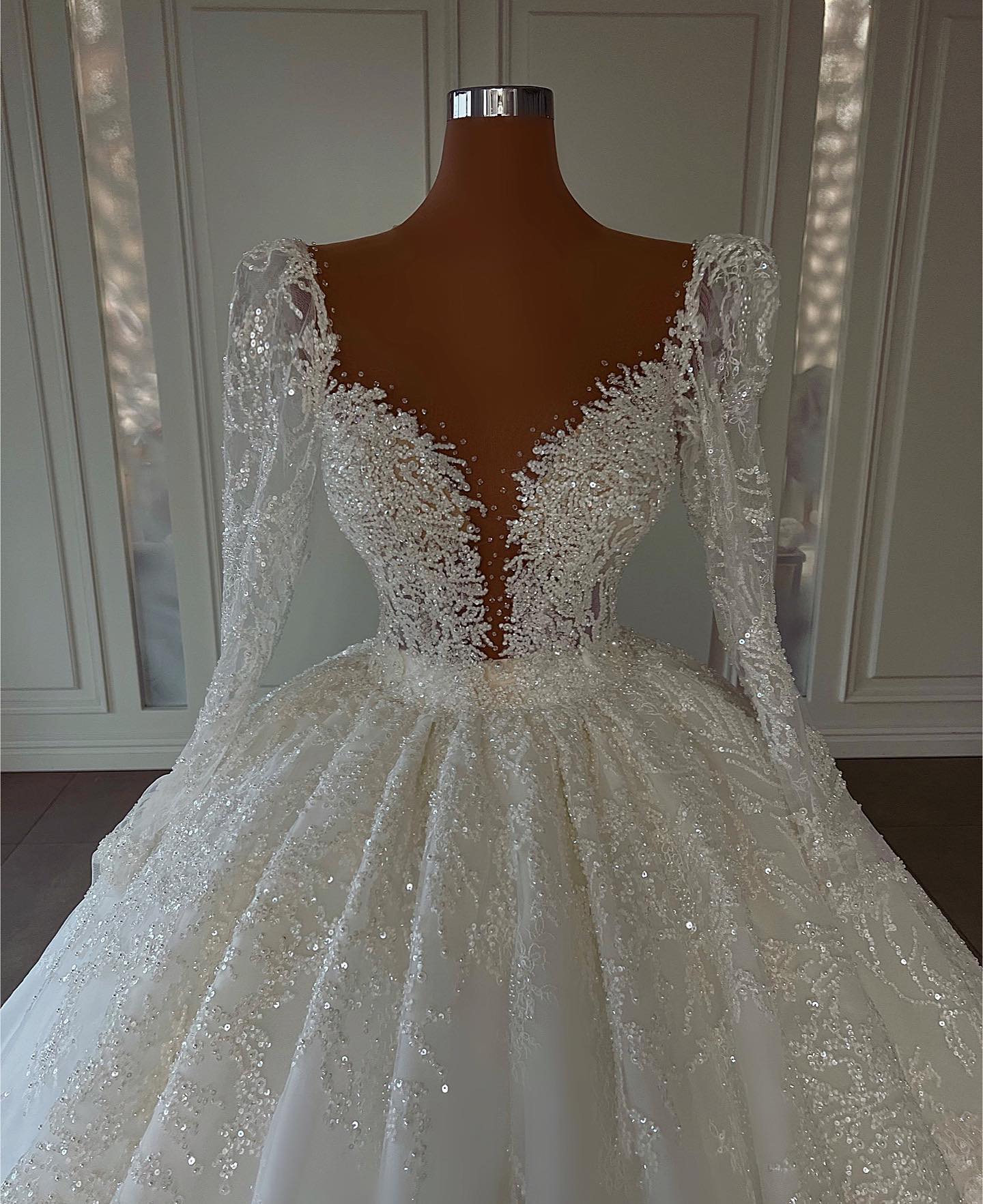 Ball Gown Long Sleeves Wedding Dress Lace V-Neck