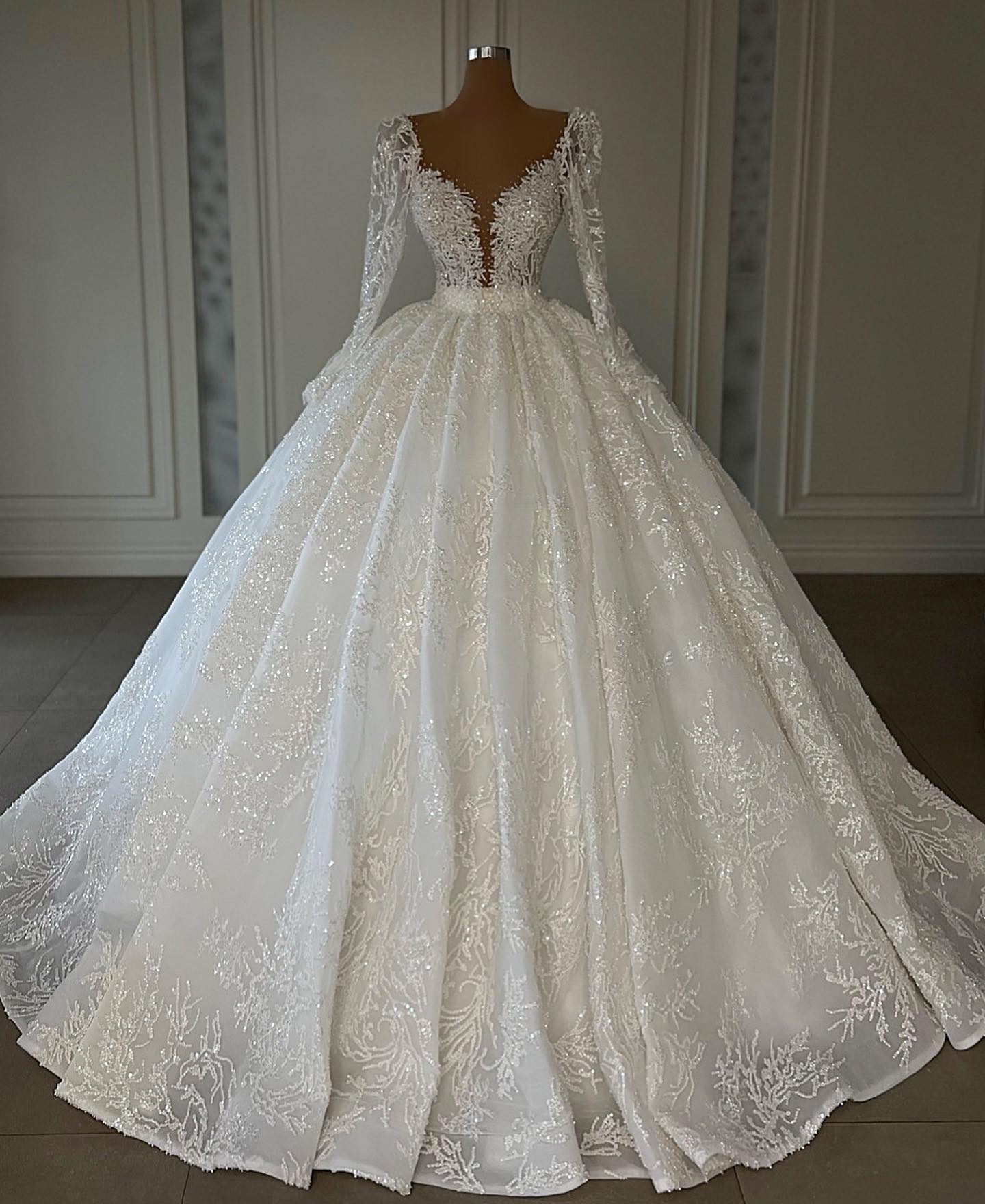 Ball Gown Long Sleeves Wedding Dress Lace V-Neck