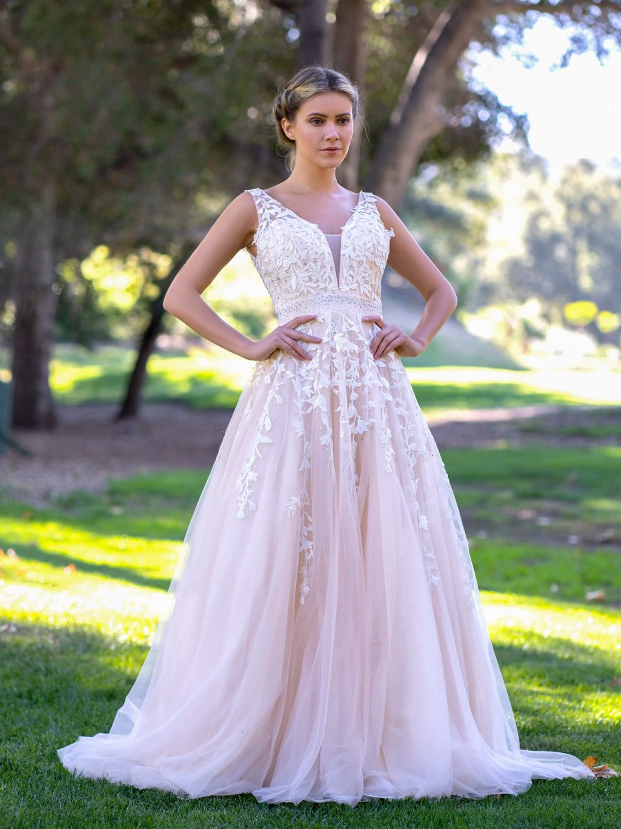 Sevoba|V-neck Applique Lace Tulle Sweep Train Prom Dress