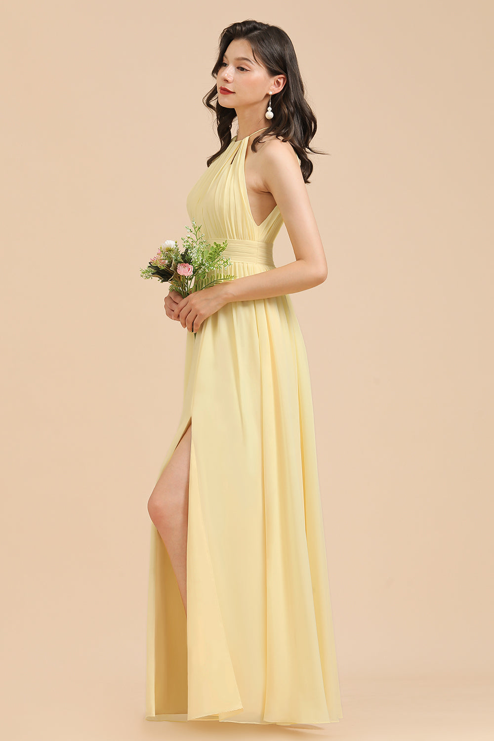 Halter Sleeveless Daffodil Chiffon Bridesmaid Dresses with Ruffles