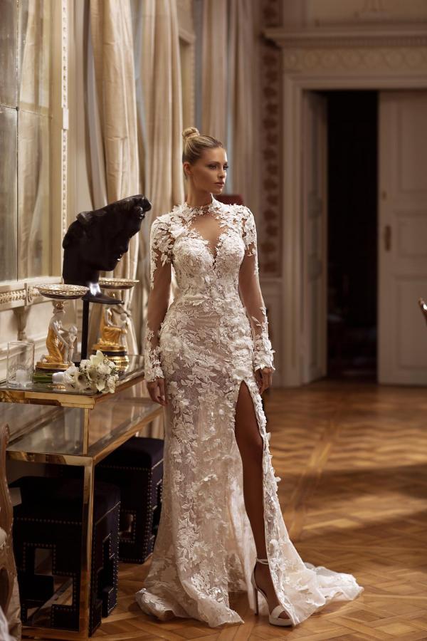 Long Sleeves High Neck Wedding Dress Tulle Appliques With Slit