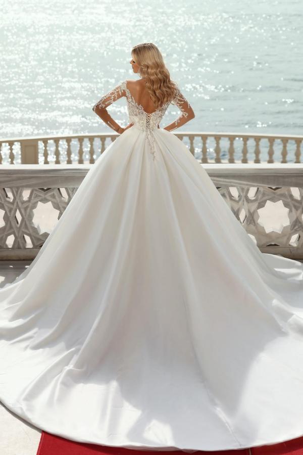 Long Sleeves Wedding Dress Ball Gown With Appliques