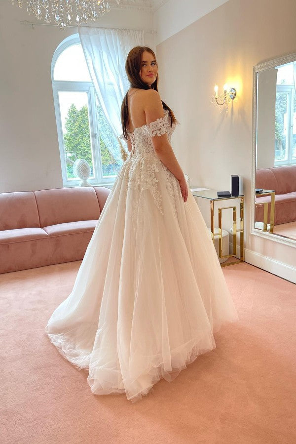 Off-the-Shoulder Wedding Dress Tulle Princess With Lace Appliques