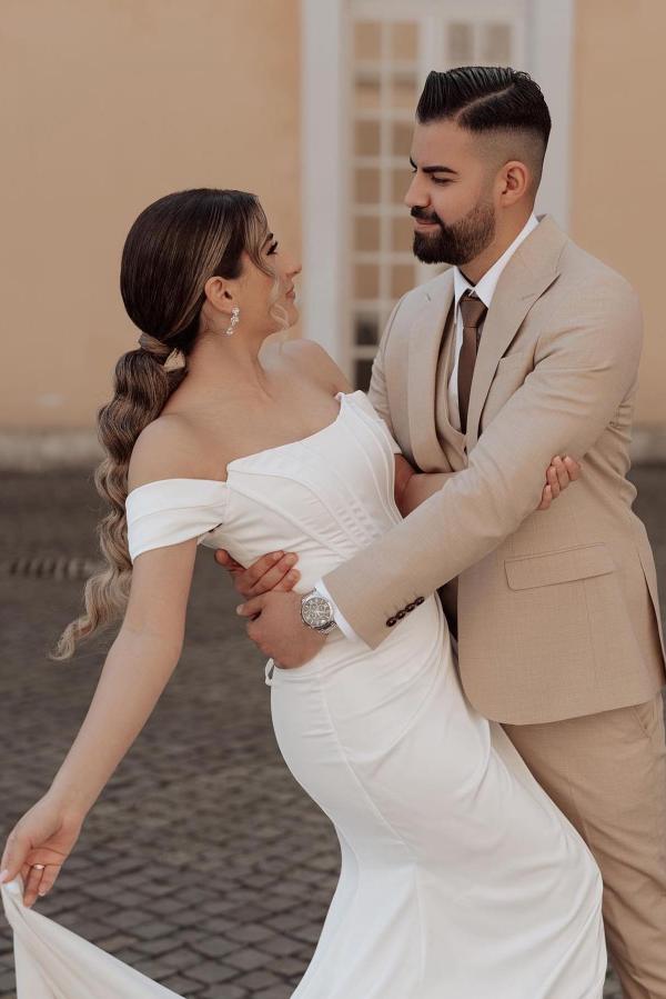 Off-the-Shoulder White Wedding Dress Mermaid With Slit