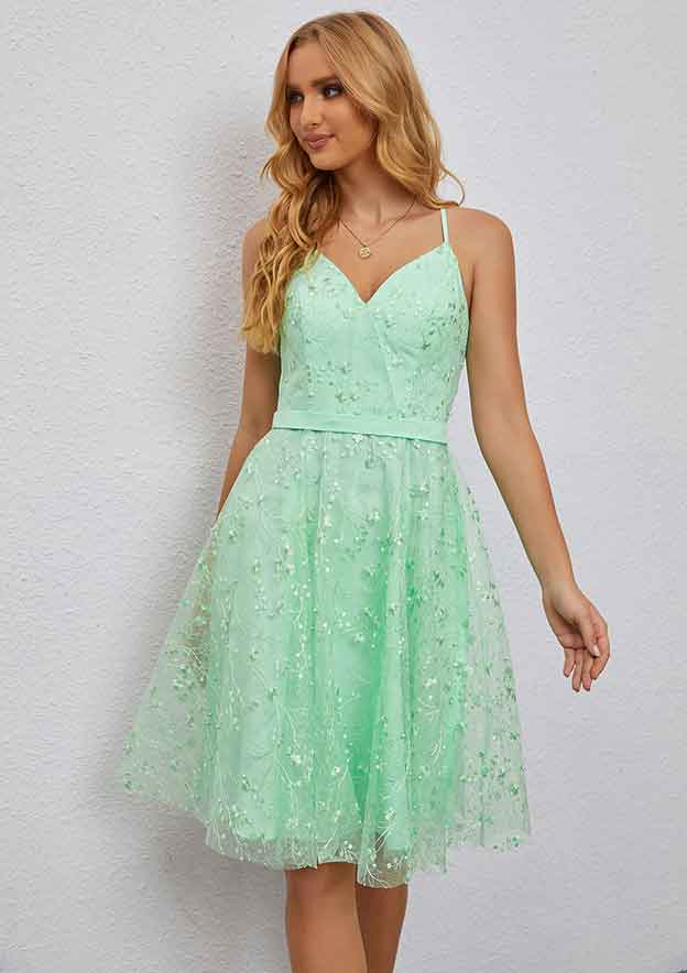 Sparkle in Style with Elegant A-line V Neck Sleeveless Tulle Short Prom Dress with Glitter Lace Appliqu¨¦