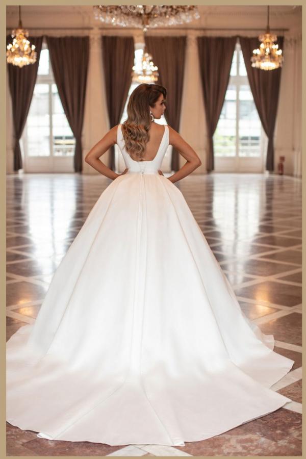 Square Straps Sleeveless Ball Gown Wedding Dress