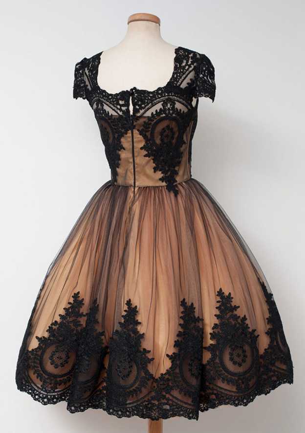 Stunning Tea-Length Homecoming Dress with Tulle & Appliques